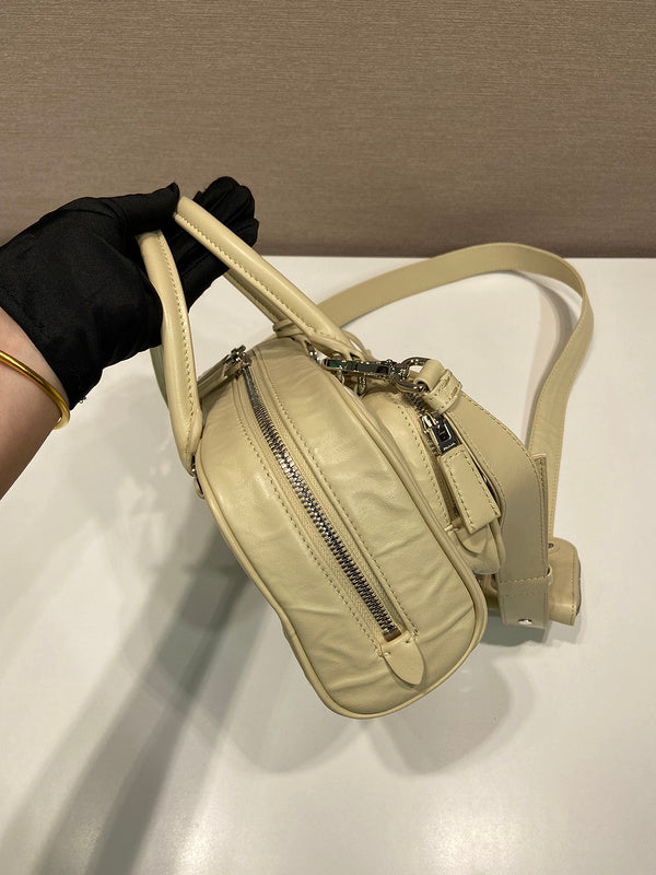 EH - Prada Bags - 908 on Sale